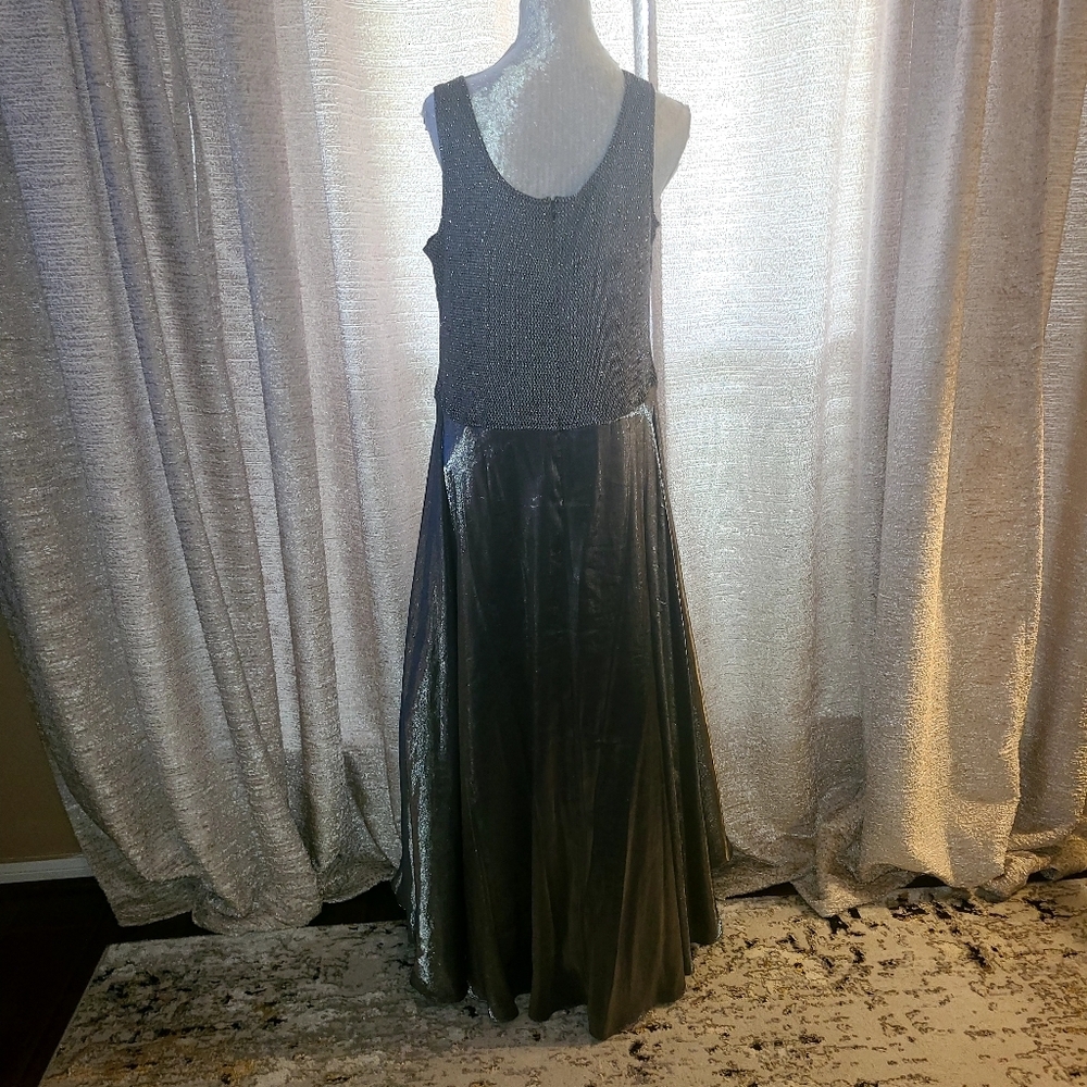 Cachet Silver Mesh And Satin Maxi 2pc  Dress - Picture 7 of 12